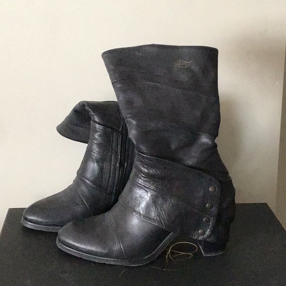 Boots Eject - Picture 1 of 3